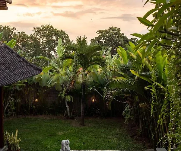 Innerbloom Stylish 2br With Large Pool & Garden Canggu (Bali)